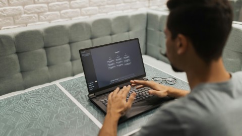 fot. Pexels - Matheus Bertelli Jak rozmawiać z AI i GPT? Jak konstruować prompty?
