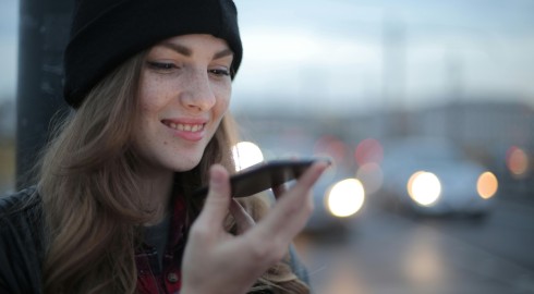 Wyszukiwanie głosowe – Nowa era interakcji z wyszukiwarkami. SEO dla głosowych wyników wyszukiwania