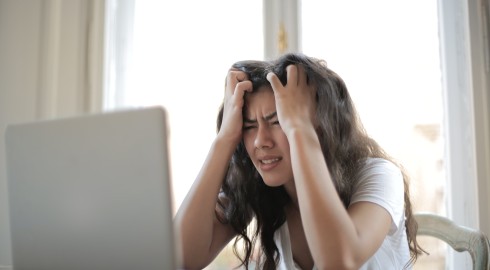 Nagły spadek pozycji w SEO (w Google) i ruchu na stronie internetowej. Zrozumienie problemu i wyjście z kryzysu