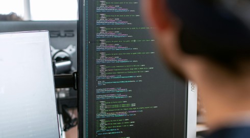 Integracja nowego silnika e-commerce z istniejącymi procesami i systemami w dużym sklepie internetowym