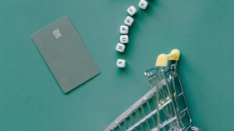 fot. Pexels - Nataliya Vaitkevich Optymalizacja strony koszyka w e-commerce. Skuteczny check-out to klucz do wyższych konwersji i zadowolenia klientów