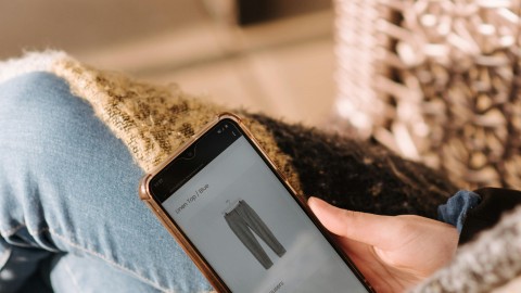 fot. Pexels - Anete Lusina Tworzenie aplikacji mobilnych e-commerce — maksymalizacja sprzedaży