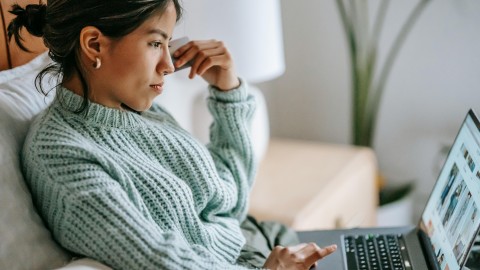 fot. Pexels - Liza Summer Rozwój i wzrost sklepu internetowego: Korzyści z rozwiązań „Kup teraz, zapłać później” dla Twojego e-commerce