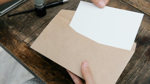 fot. Pexels - Angela Roma System Email Marketingowy dla Hotelu - element strony internetowej, systemu CMS i strategii marketingowej nowoczesnej firmy