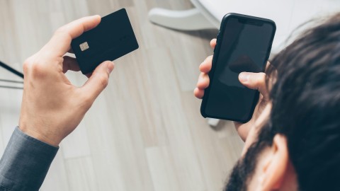 fot. Pexels - Mikhail Nilov Popularność BLIK w Polsce: Rekordowa liczba transakcji w III kwartale 2024 roku