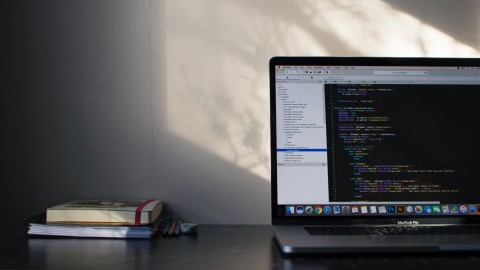 fot. Unsplash - Emile Perron Tworzenie stron www. Projektowanie stron internetowych i wdrażanie stron internetowych.
