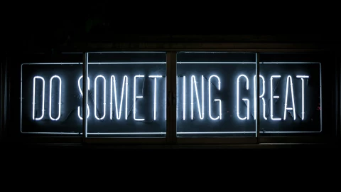 fot. Unsplash - Clark Tibbs Zwiększenie sprzedaży na firmowej stronie internetowej: optymalizacja obecnej strony czy stworzenie nowego serwisu?