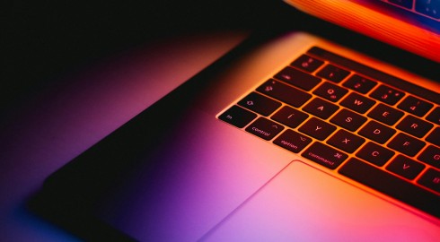 Jak założyć internetowy sklep z laptopami w modelu dropshipping? Kompleksowy przewodnik