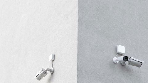 fot. Unsplash - Pawel Czerwinski 4 najpopularniejsze mechanizmy uwierzytelniania: Klucze SSH, tokeny OAuth, certyfikaty SSL, oraz dane uwierzytelniające (loginy i hasła)