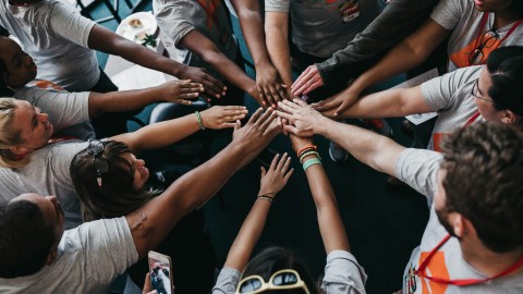 fot. Unsplash - Camylla Battani Obniżanie kosztów prowizyjnych w kampaniach crowdfundingowych dzięki własnemu Pledge Managerowi