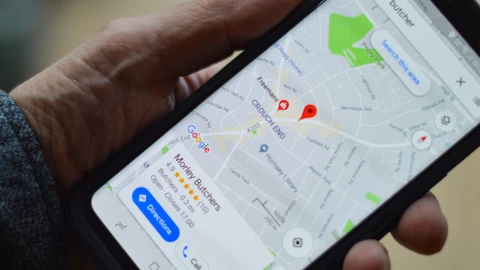 fot. Unsplash - henry perks Mapy Google dla stron firmowych. API Google Maps, aplikacje mapowe, katalog miejsc i mapy wielu obiektów