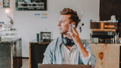 fot. Unsplash - Austin Distel Generowanie leadów B2B: wykorzystanie witryny internetowej Twojej firmy i nowoczesnego systemu CMS