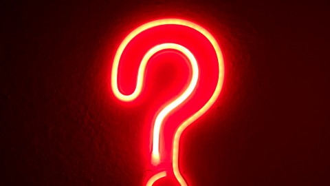fot. Unsplash - Simone Secci People Also Ask (PAA) – Źródło Inspiracji i Narzędzie SEO