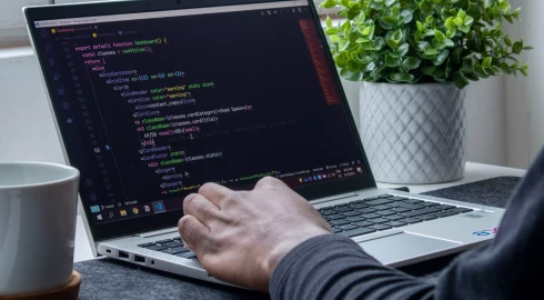Tworzenie aplikacji mobilnych w React Native. Aplikacje na Androida i iOS. Budowanie środowisk międzyplatformowych